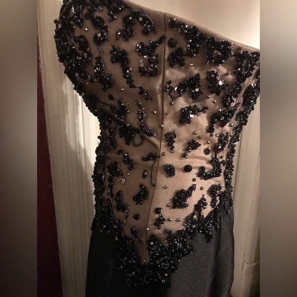 Preowned strapless beige/ sblk prom- formal dress size( 8 - Picture 5 of 16